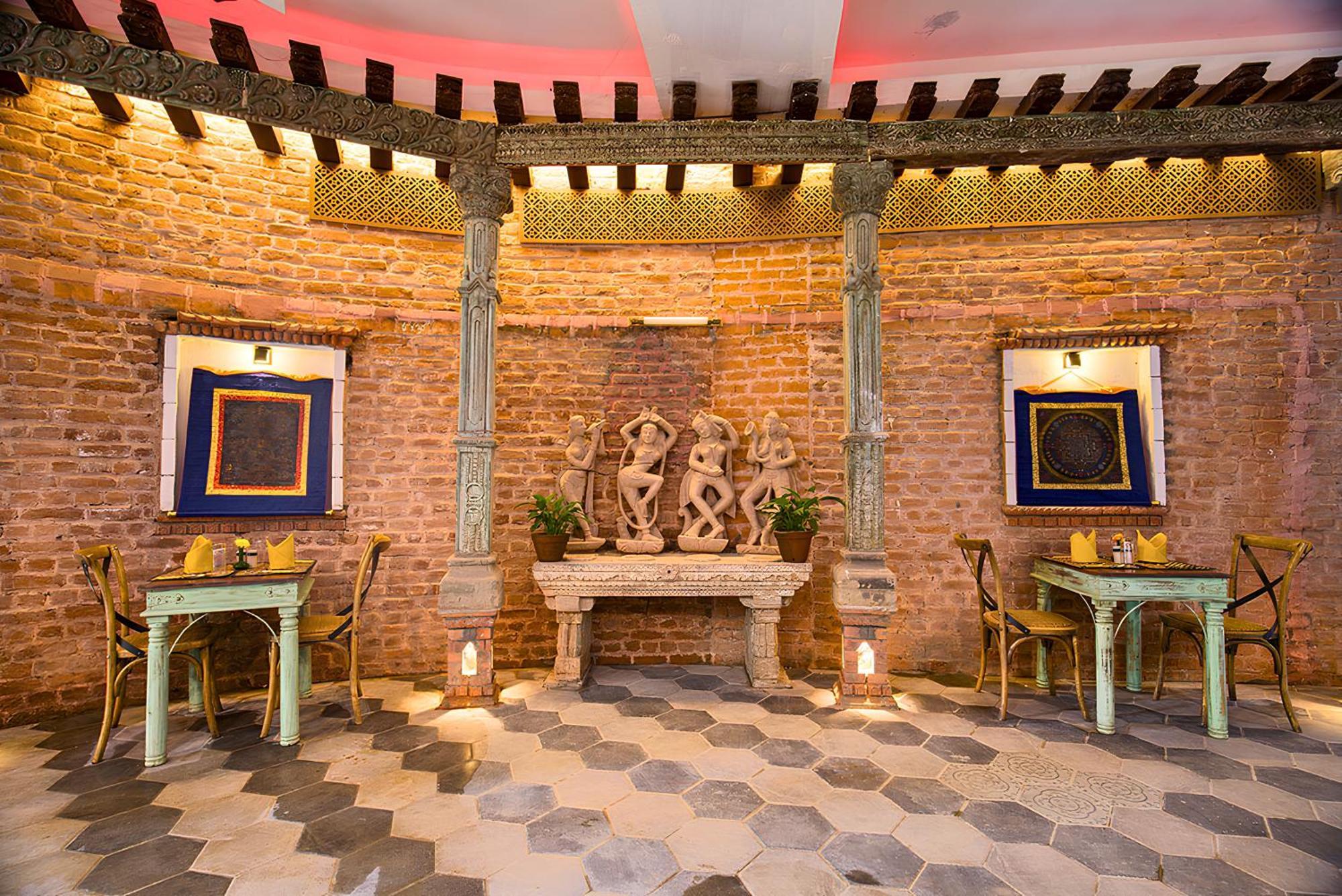 Heritage Hotel Suites And Spa Pokhara Luaran gambar